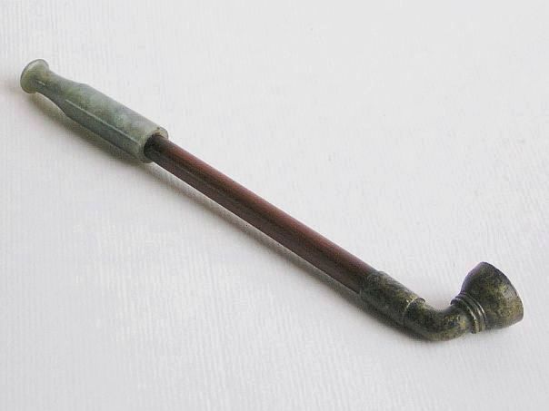 Small pipe with jadeite mouthpiece – (2364)